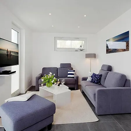 Am Yachthafen In بيناموندا