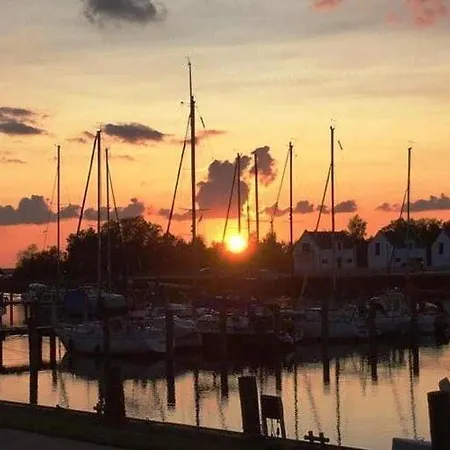 بيت للعطل Am Yachthafen In *